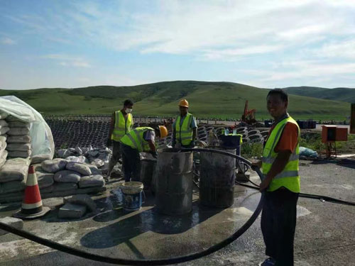 玉树公路地聚物下沉注浆